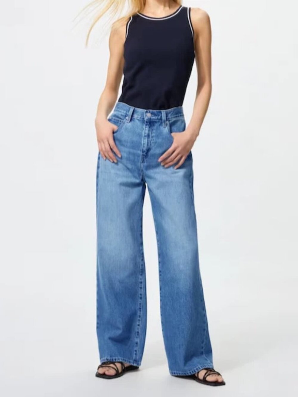 Uniqlo Women's Wide Straight Leg Jeans in Light Blue